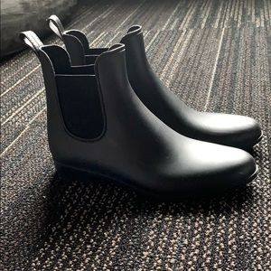 Merona Chelsea boots size 10